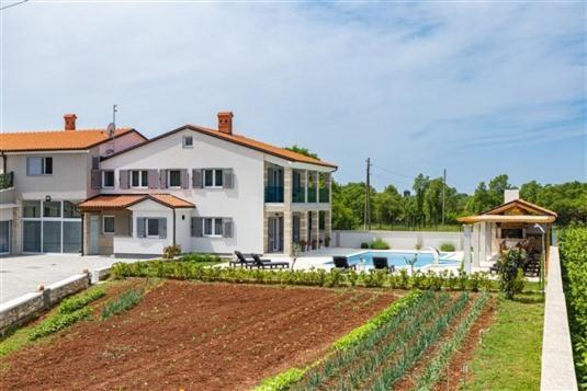Attractive Villa Pula