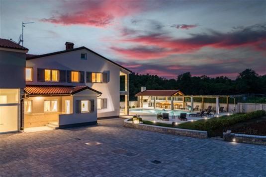 Villa Attractive