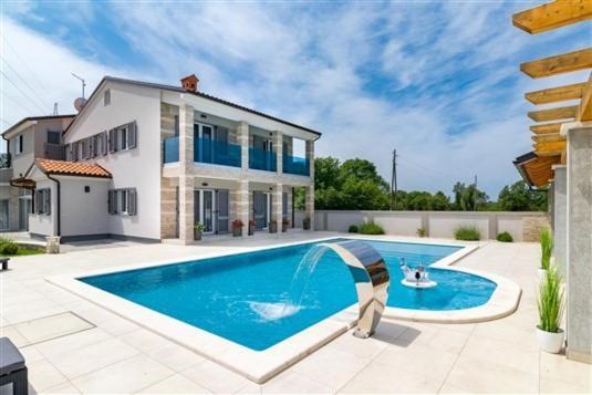 Attractive Villa *