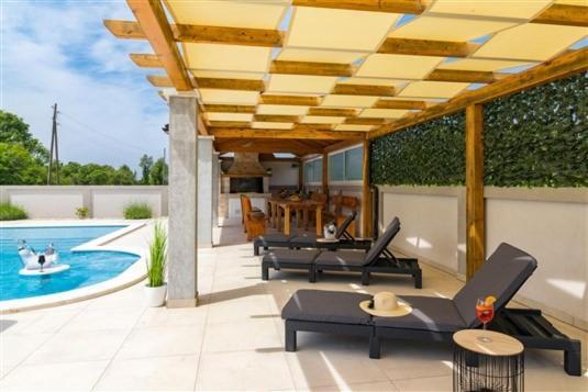 Attractive Villa Pula
