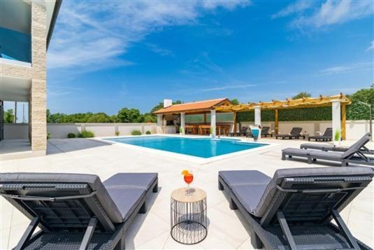 Attractive Villa Pula
