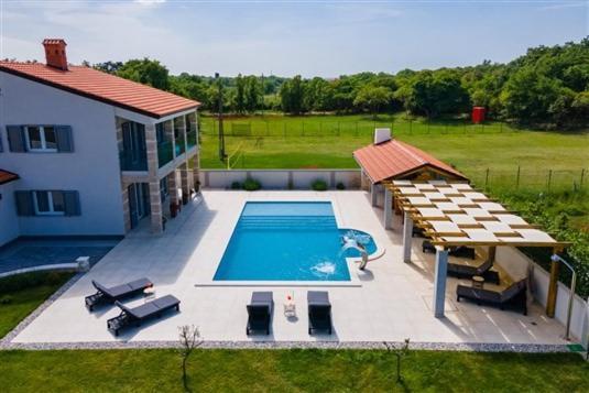 Villa Attractive